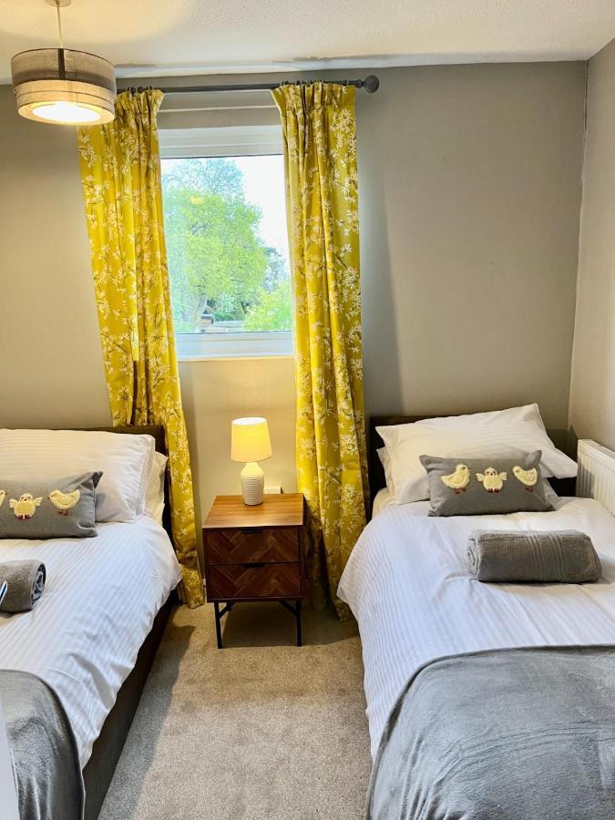 Canada House - Sleeps 6 -3 King Or 6 Single Ideal For Contractors วอร์ริงตัน ภายนอก รูปภาพ